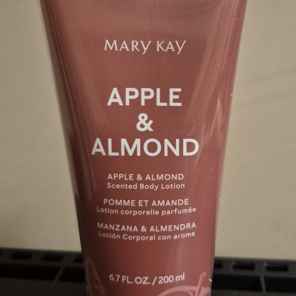 Mary Kay Apple Almond Scented Lotion